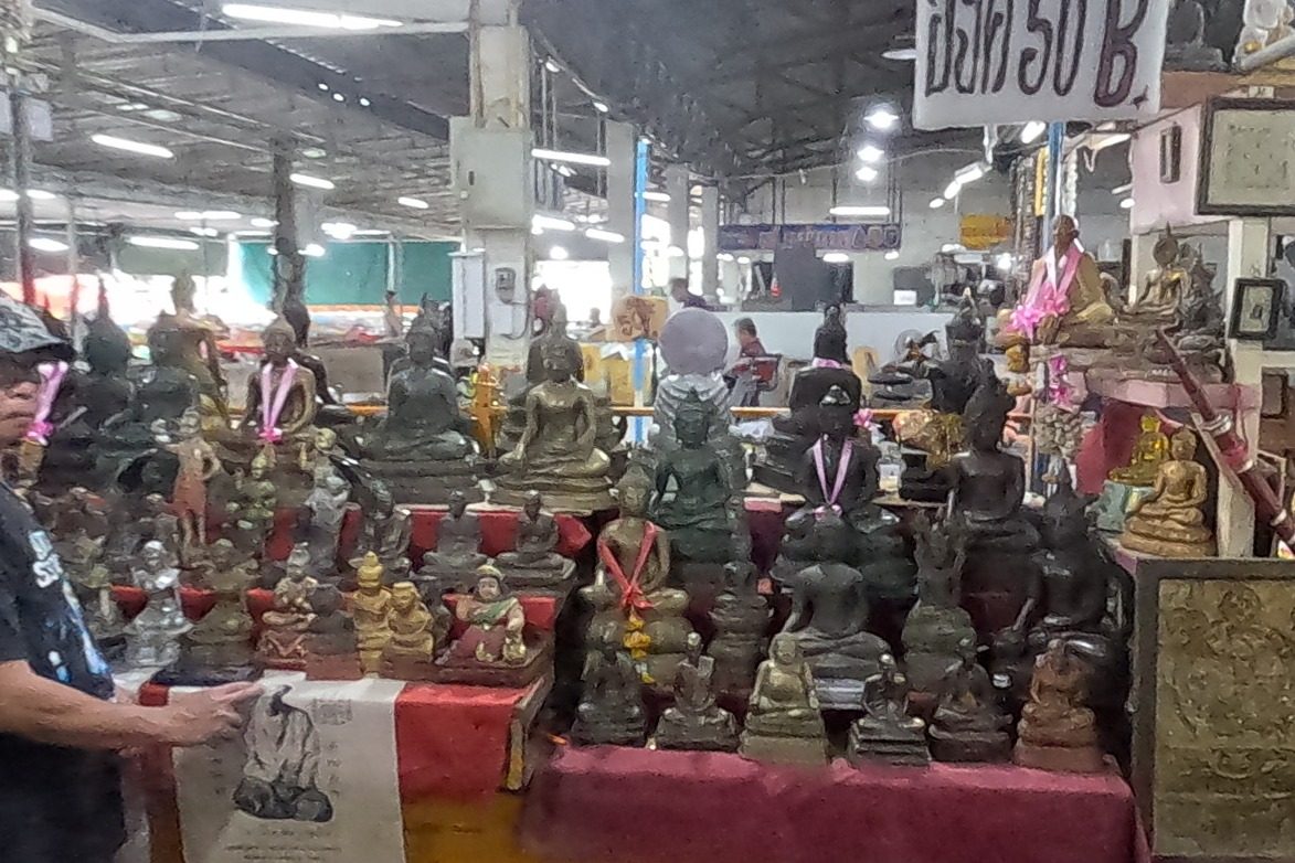 Buddha images at 50 baht each
