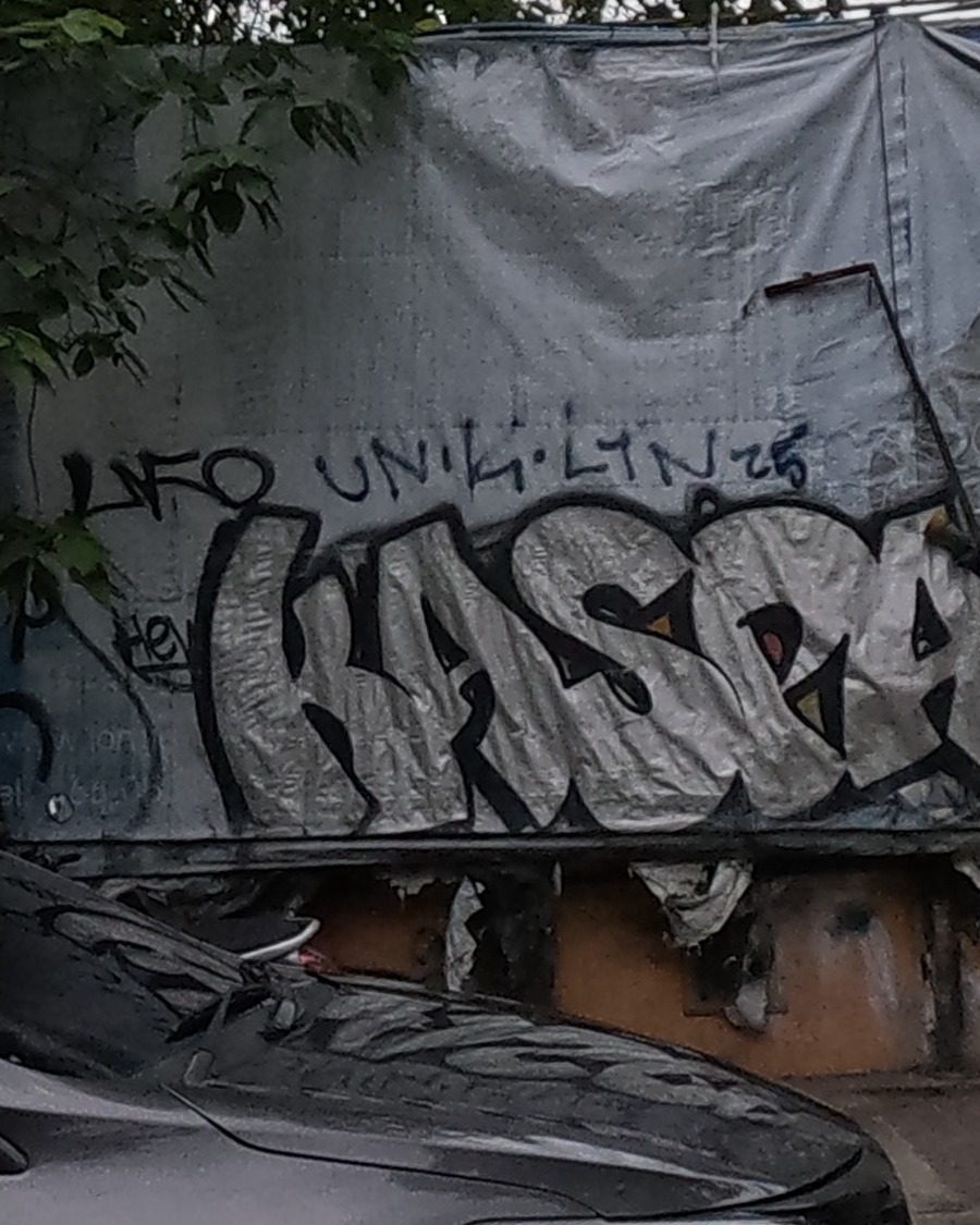 Construction hoarding graffiti: KASPA/WASPA throw-up and tags