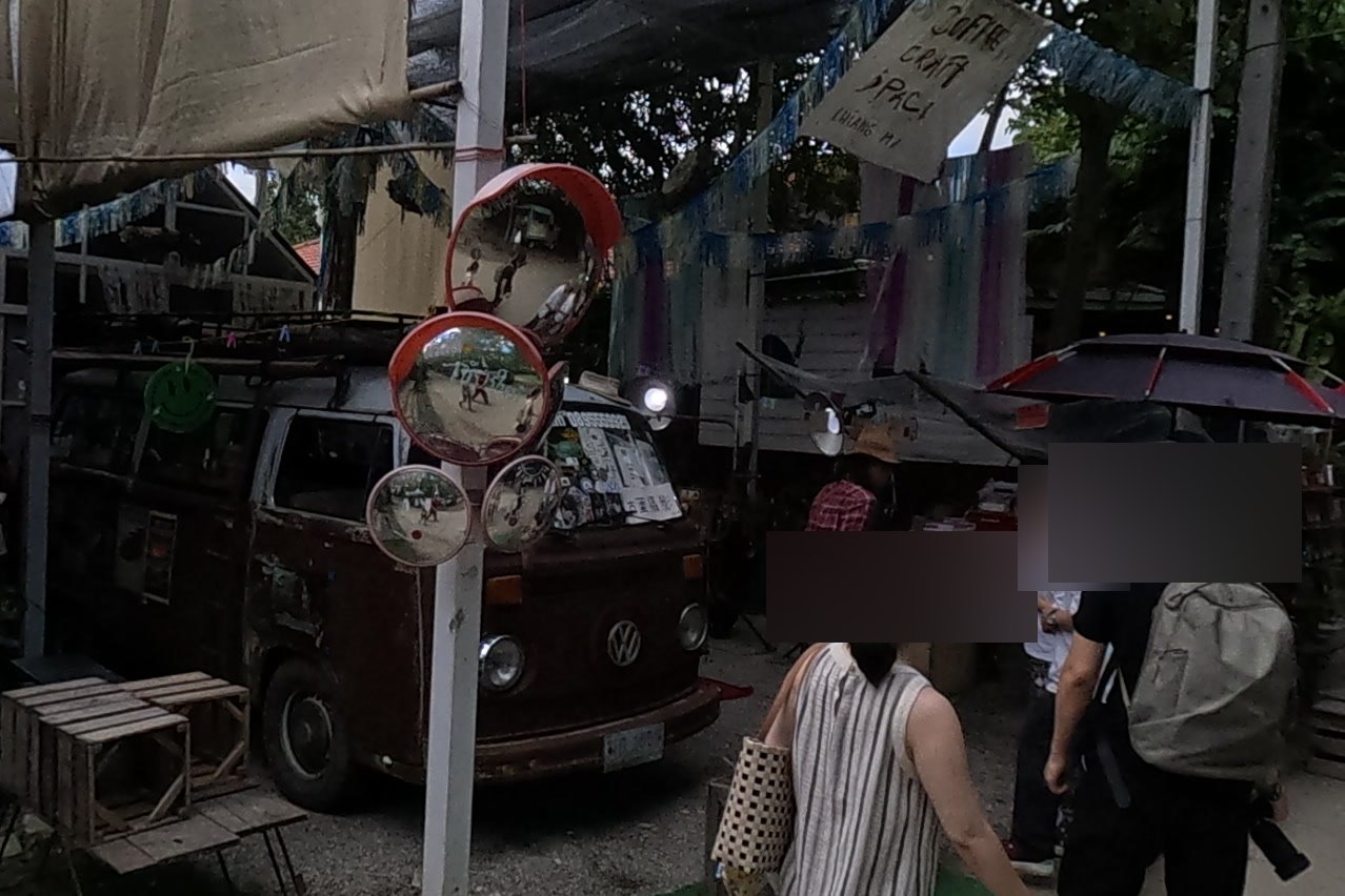 A rusty VW van at Coffee Craft Space — Chamcha Market, San Kamphaeng