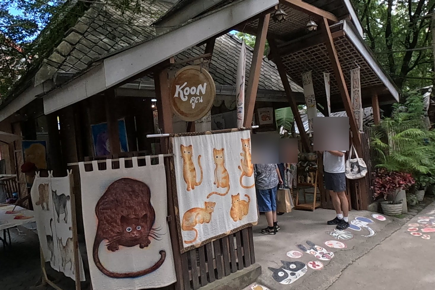 KOON at Chamcha Market, San Kamphaeng: hand-painted cat textile art and quilts
