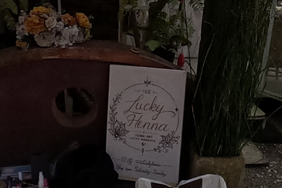 Lucky Henna at Chamcha Market, San Kamphaeng: henna art
