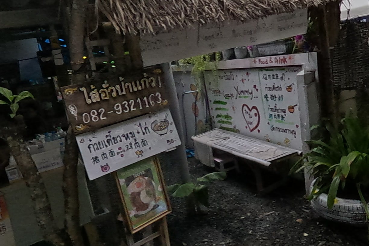 ไส้อั่วป้าแก้ว! at Chamcha Market, San Kamphaeng: northern Thai sausage and noodles