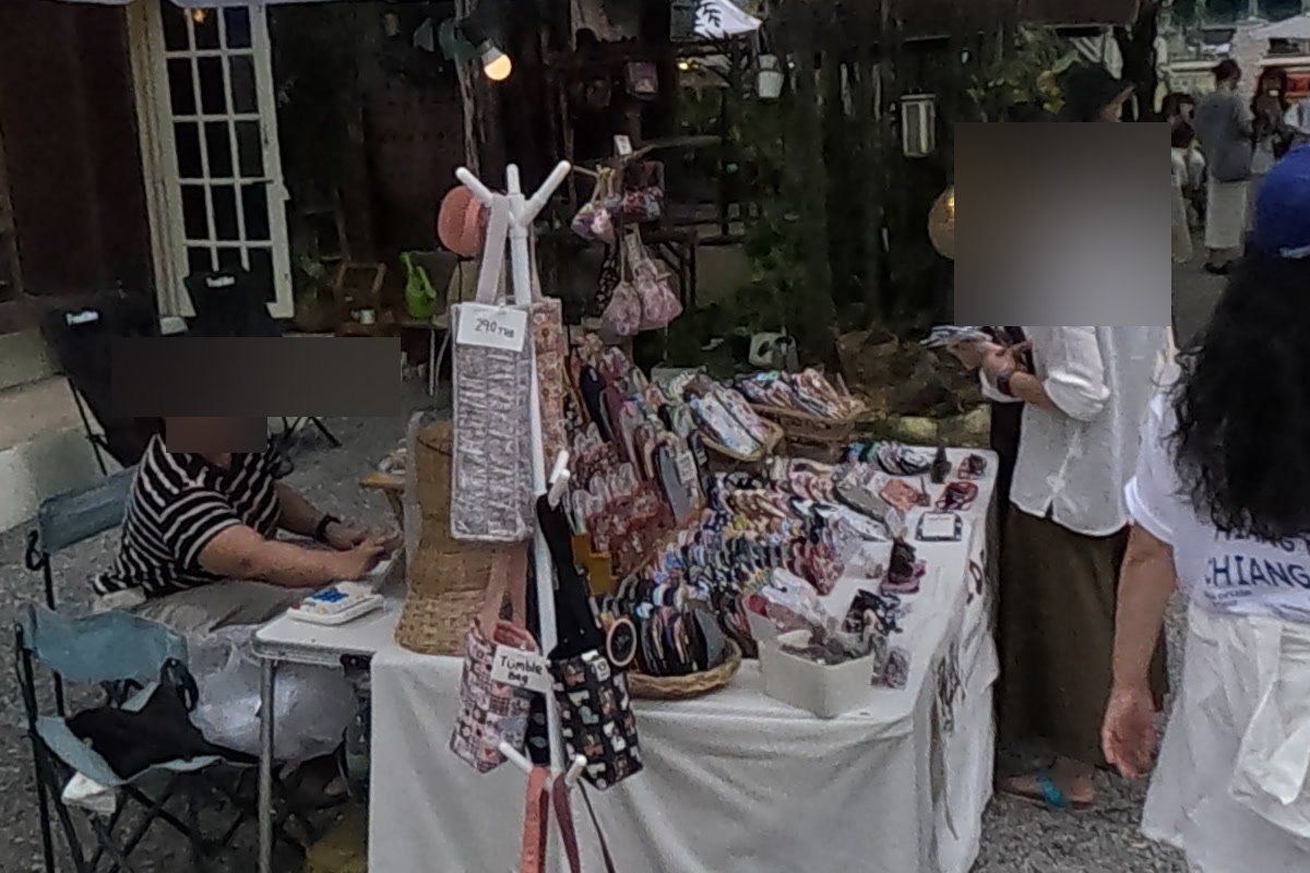 The IDEA at Chamcha Market, San Kamphaeng: printed-fabric tote bags, tumbler bags and small fabric goods