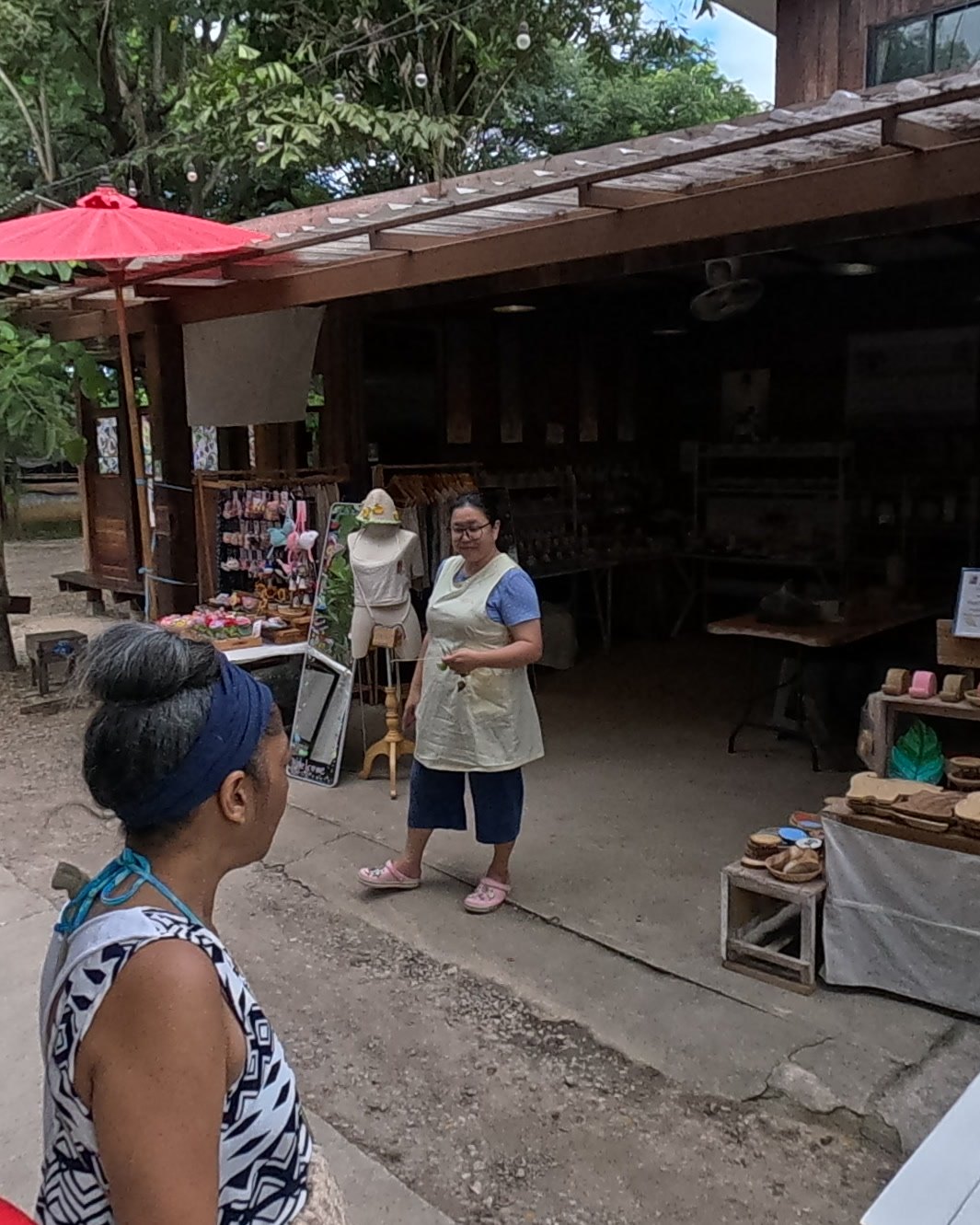 The Awila Handicraft shopkeeper — Chamcha Market, San Kamphaeng