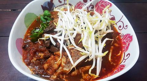 Nam ngiao (น้ำเงี้ยว; literally "cotton flower soup"), a dish of noodles served in a soup containing cotton flowers, as sold in Bangkok, Thailand.