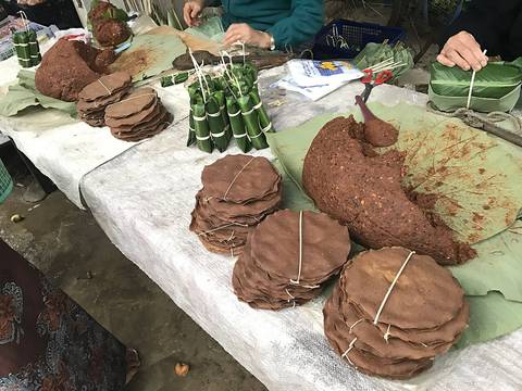 Locally Made famous bean paste sold at Mong Yawng Market in early monrning of 2016 December.