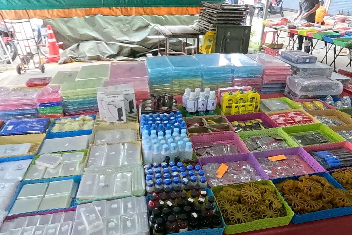 อุปกรณ์เลี่ยมพระ แก๊ส หัวพ่นไฟ ถาด · Encasing supplies: gas, torches, trays
