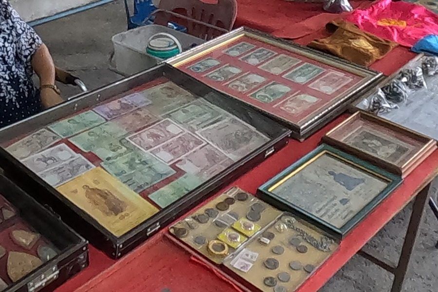 ธนบัตรเก่าใส่กรอบ · Framed old banknotes