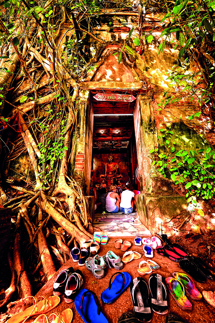 Located in Bang Kung subdistrict, Bang Khonthi district, this area was once set up as a military camp called “Kai Bang Kung” for troops from southern provinces to fight against Burmese army. After the