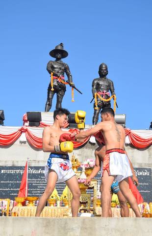 Muay Thai infront of King Taksin &amp; Phraya Pichai Dabhak Monument. Statue found in Hat-Sung Palace (Wat Kungtapao), Uttaradit Province, Thailand.