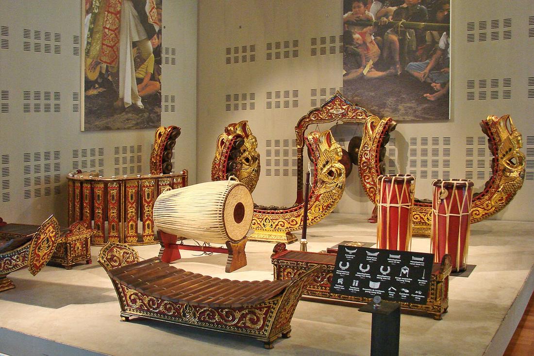 Le musée de la musique est un des départements de la Cité de la musique, à Paris. Héritier de la collection d'instruments de musique du Conservatoire National, il a été inauguré en 1997 dans ses locau