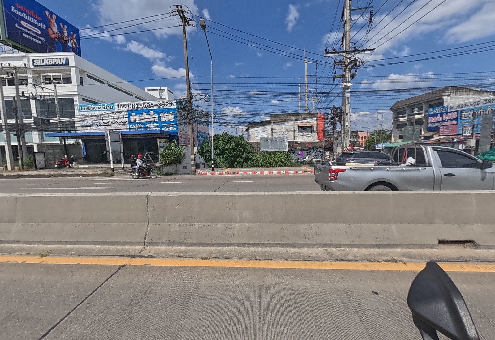 รูปถ่ายของ ใบเฟิร์นผ้าม่าน — ช้อปปิ้ง-ของฝาก ในเชียงใหม่ ถ่ายโดย NaN Peacock · Photograph of ใบเฟิร์นผ้าม่าน · Baifoen Phaman, Shopping & Gifts in Chiang Mai, by NaN Peacock