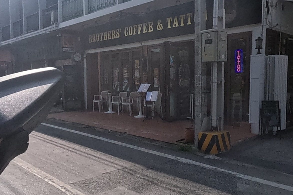 รูปถ่ายของ BROTHERS' COFFEE & TATTOO — สักยันต์-รอยสัก ในเชียงใหม่ ถ่ายโดย NaN Peacock · Photograph of BROTHERS' COFFEE & TATTOO, Tattoo & Sak Yant in Chiang Mai, by NaN Peacock