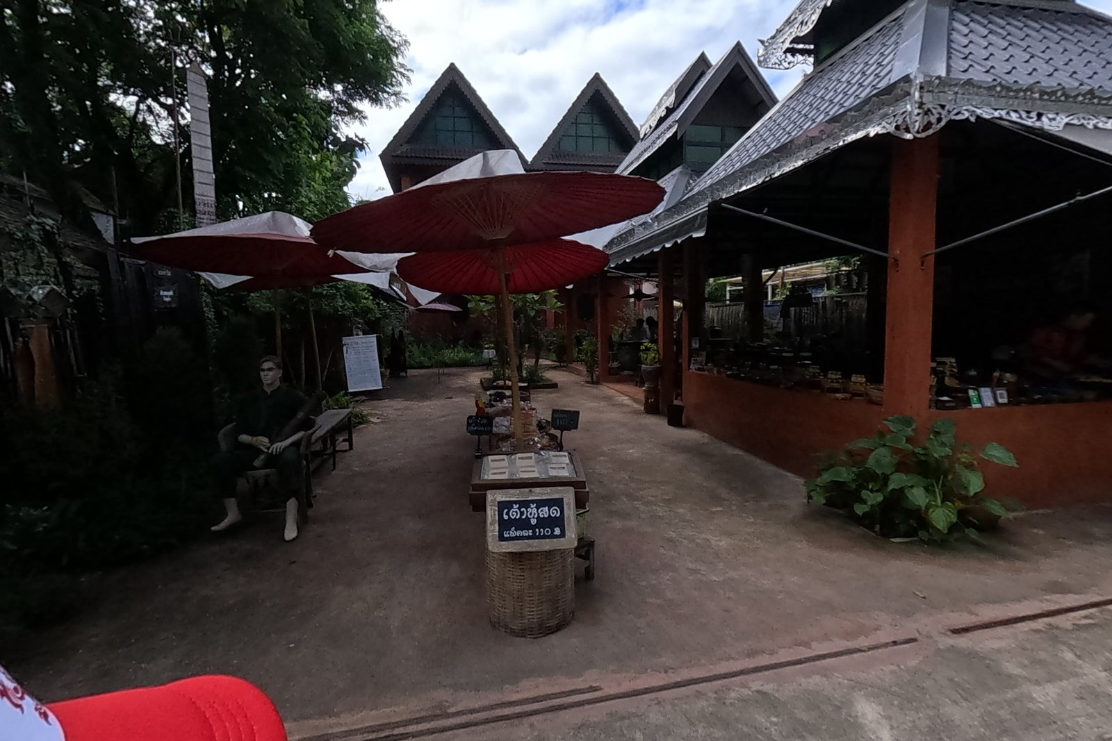 รูปถ่ายของ แม่คำใส — ร้านอาหาร-ของกิน ในเชียงใหม่ ถ่ายโดย NaN Peacock · Photograph of แม่คำใส · Mae Kham Sai, Food & Eats in Chiang Mai, by NaN Peacock