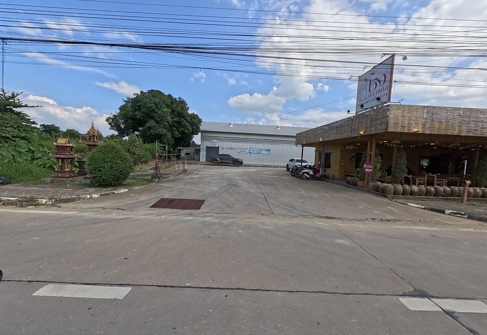 รูปถ่ายของ โอ่ง ปลาแดก — ร้านอาหาร-ของกิน ในเชียงใหม่ ถ่ายโดย NaN Peacock · Photograph of โอ่ง ปลาแดก · Ong Pla Daek, Food & Eats in Chiang Mai, by NaN Peacock