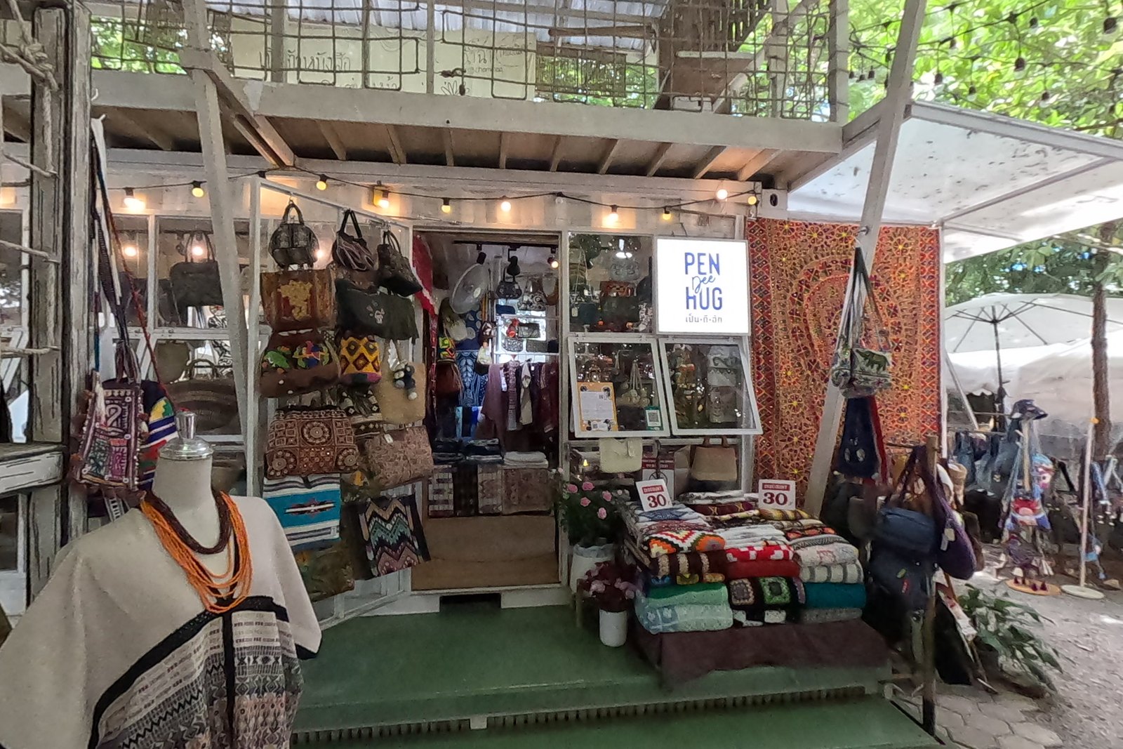 รูปถ่ายของ เป็น·ดี·ฮัก — ช้อปปิ้ง-ของฝาก ในเชียงใหม่ ถ่ายโดย NaN Peacock · Photograph of PEN Dee HUG, Shopping & Gifts in Chiang Mai, by NaN Peacock