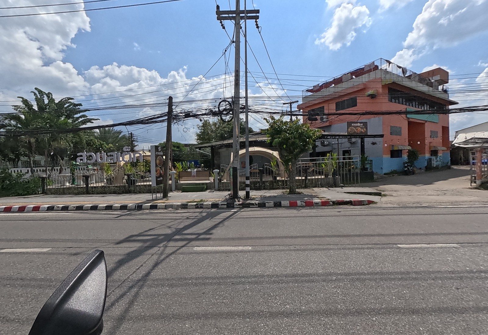 รูปถ่ายของ สวนสเต๊ก — ร้านอาหาร-ของกิน ในเชียงใหม่ ถ่ายโดย NaN Peacock · Photograph of สวนสเต๊ก · Satek Garden, Food & Eats in Chiang Mai, by NaN Peacock
