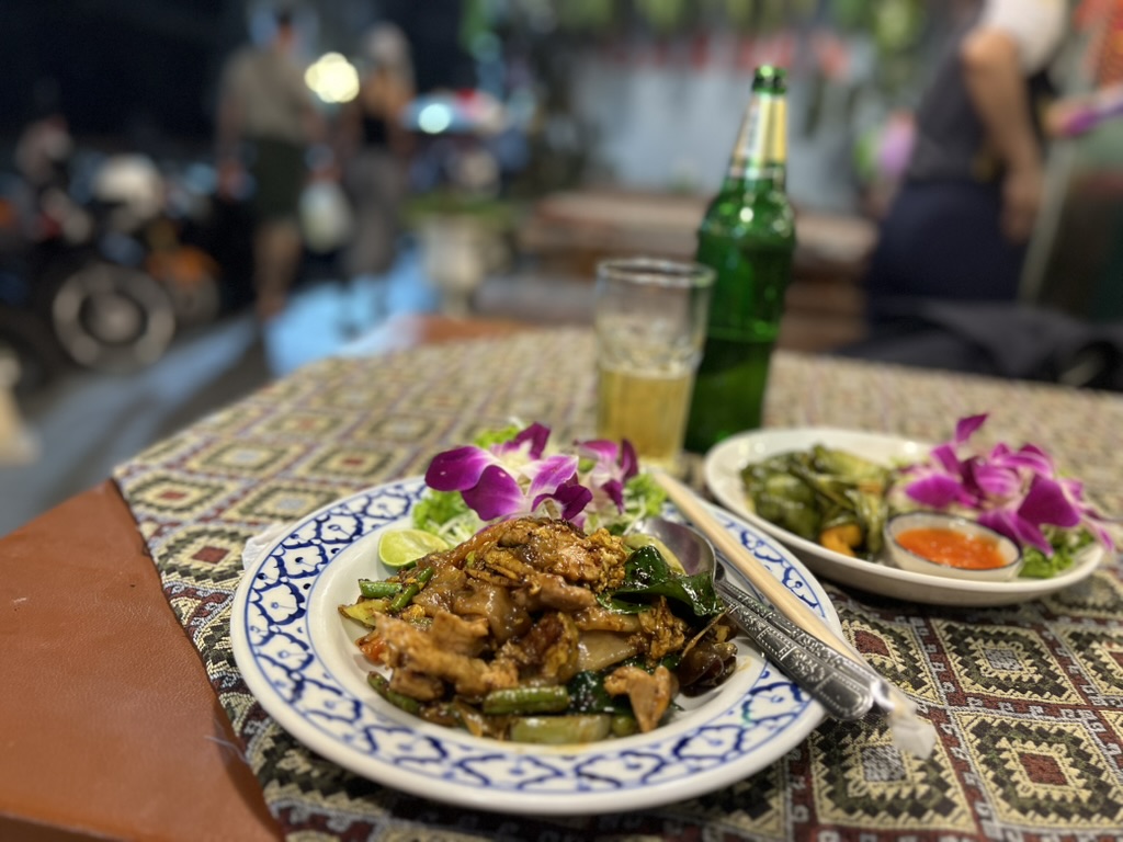 รูปถ่ายของ เดอะการ์เด้น ร้านอาหารและเกสต์เฮาส์ — ร้านอาหาร-ของกิน ในเชียงใหม่ ถ่ายโดย Nan Peacock · Photograph of The Garden Restaurant & Guest House, Food & Eats in Chiang Mai, by Nan Peacock