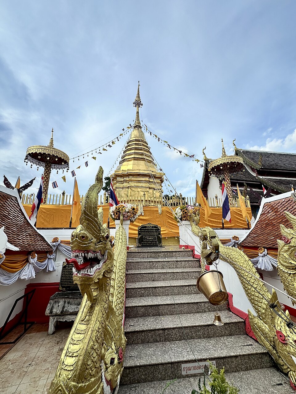 รูปถ่ายของ วัดพระธาตุดอยคำ — วัด-สิ่งศักดิ์สิทธิ์ ในเชียงใหม่ ถ่ายโดย ManoiCMU · Photograph of Wat Phra That Doi Kham, Wats & Sacred Places in Chiang Mai, by ManoiCMU