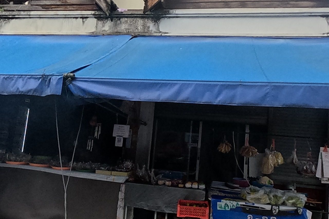รูปถ่ายของ ร้านขายของชำป้าสร้อย — ตลาด ในเชียงใหม่ · Photograph of ร้านขายของชำป้าสร้อย · Pa Soi Grocery shop, Markets in Chiang Mai