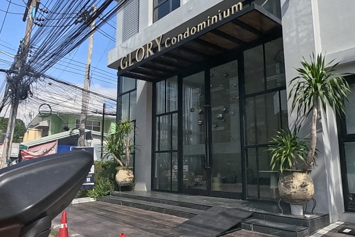 รูปถ่ายของ Glory Condominium Chiang Mai — อสังหาฯ-คอนโด ในเชียงใหม่ · Photograph of Glory Condominium Chiang Mai, Real Estate & Condos in Chiang Mai