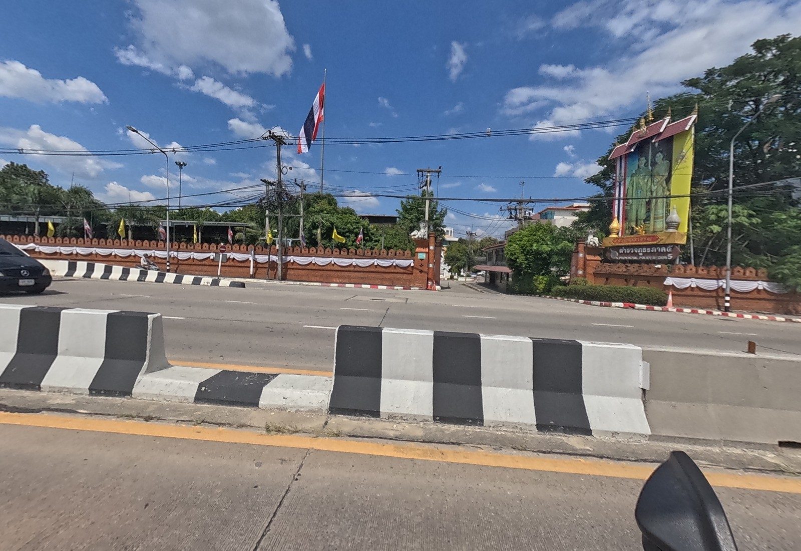 รูปถ่ายของ กองบังคับการอำนวยการ ตำรวจภูธรภาค 5 — ของจำเป็นประจำเมือง ในเชียงใหม่ · Photograph of กองบังคับการอำนวยการ ตำรวจภูธรภาค 5 · Kong Bangkhap Kanamnuaikan Tamruat Phuthon Phak 5, City Essentials in Chiang Mai