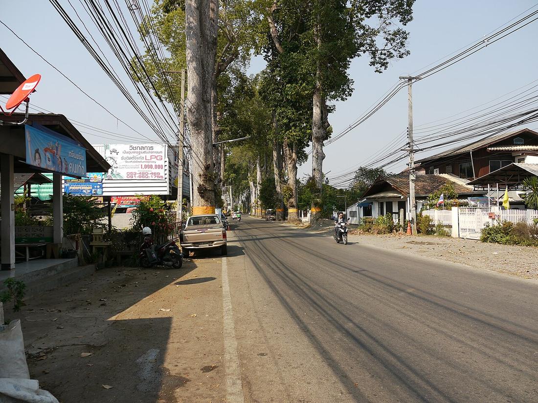 Het gedeelte van de Noord-Thaise weg 106 dat tussen Chiang Mai en Lamphun loopt, wordt ook wel de "oude Chiang Mai - Lamphun weg" genoemd. Het gedeelte daarvan dat in de provincie Chiang Mai ligt, hee