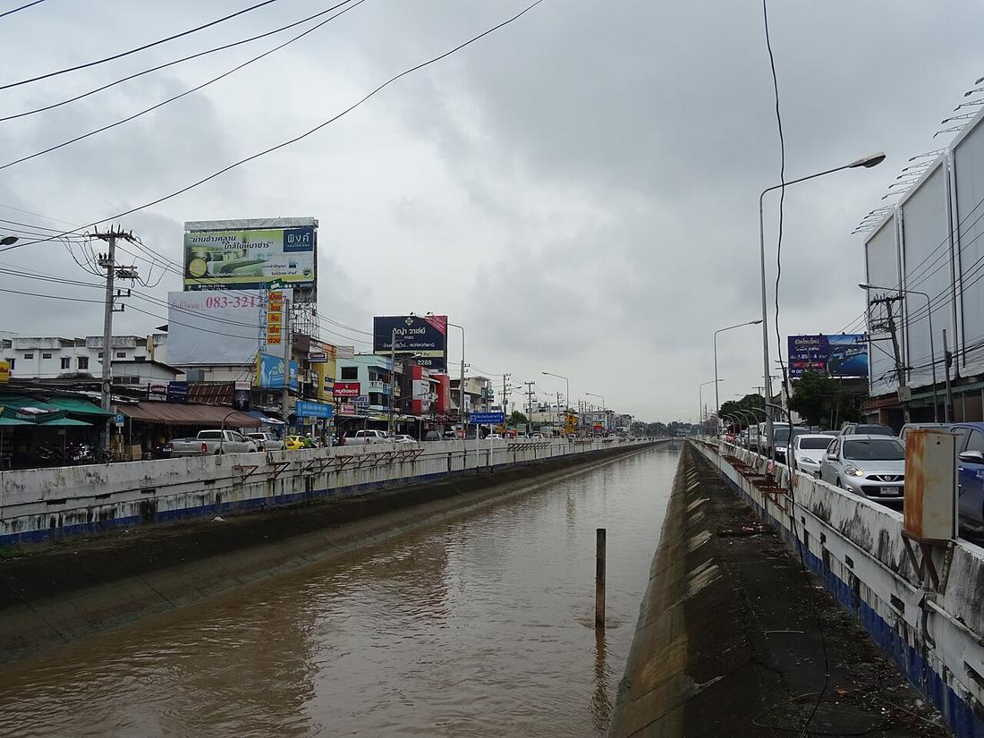 Canal located in the west of Chiang Mai, along Road 121.