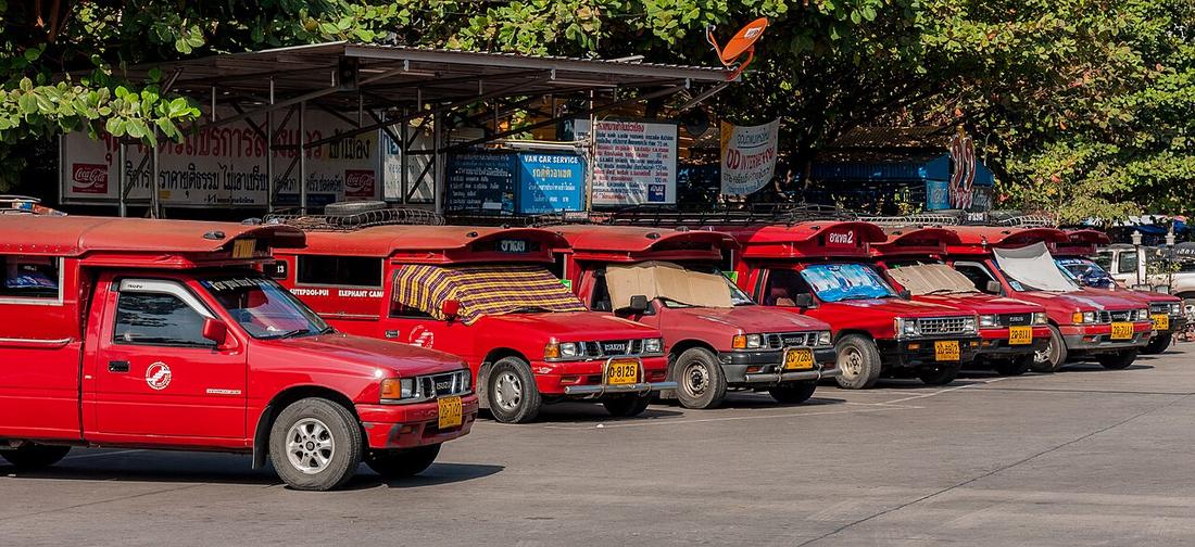 Chiang Mai, Thailand: Tour taxis, waiting at the Arcade bus terminal