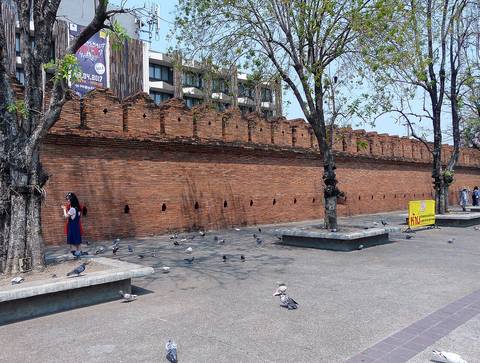 Pratu Tha Pae or Tha Pae Gate is the eastern gate in the city wall of Chiang Mai.)