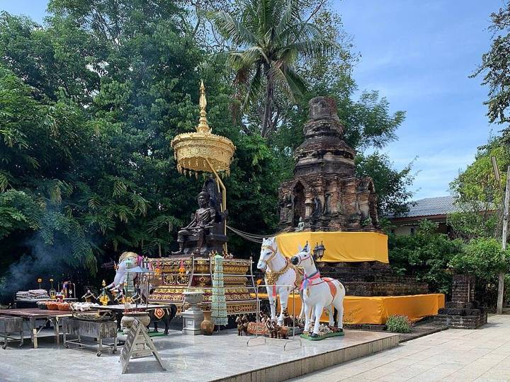 Ku Phaya Mangrai (Mangrai mausoleum), believed to be where Mangrai's ashes were kept. However, many historians have disproved the claim.