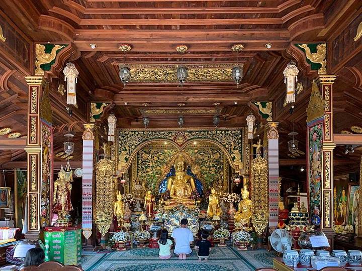 Phra Chao Than Chai (พระเจ้าทันใจ) in Ubosot of Wat Ming Mueang, Chiang Rai