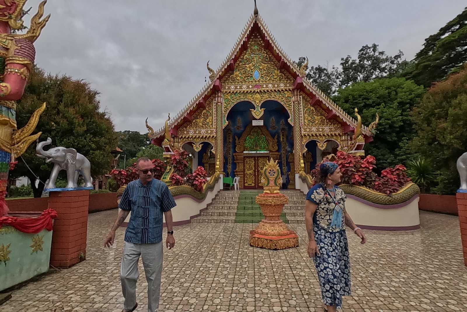 Wat Mueang Luek.