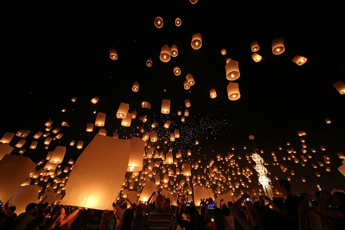 Lanterns rising over Nong Han, San Sai, 2012.