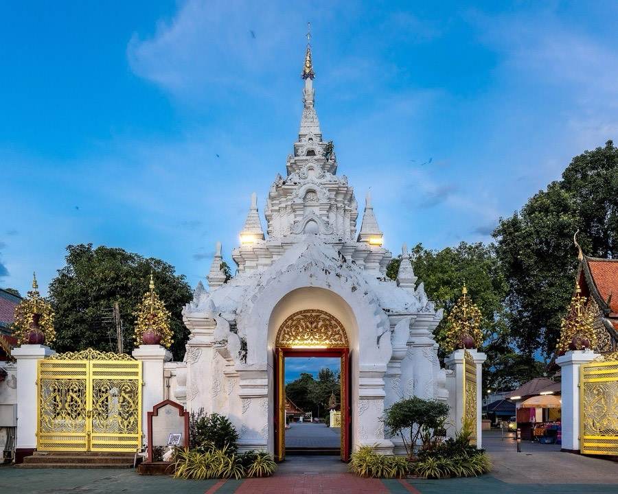 The white stucco khong gate of Hariphunchai.