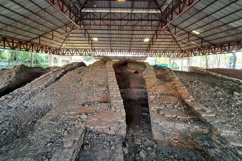 The Ong Ang kiln ruins, Sam Khok