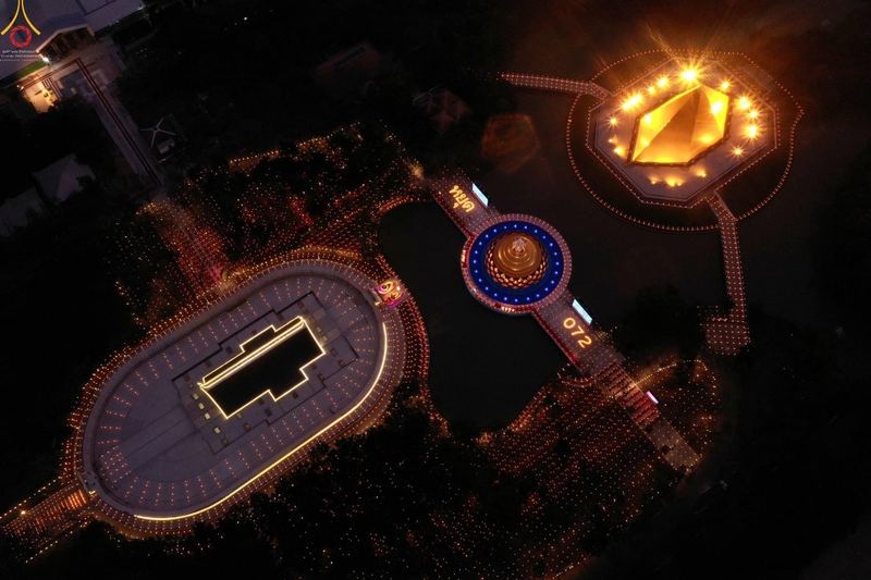 Wat Phra Dhammakaya at night
