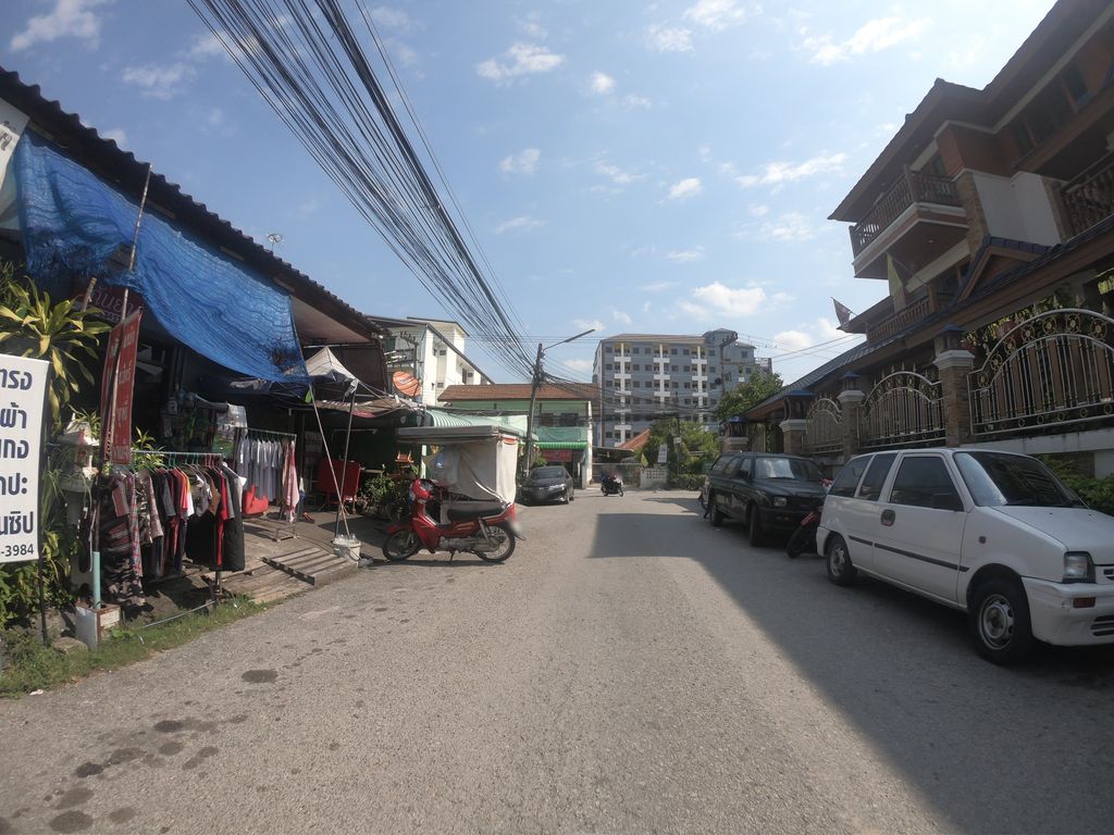 ภาพถนนตรงที่ ร้านตัดเย็บเสื้อผ้า[ถนน กุลวงศ์อุทิศ] ตั้งอยู่ ถ่ายโดย chanuwath_grab พ.ศ. 2562 (2019) · A street-level view of where ร้านตัดเย็บเสื้อผ้า[ถนน กุลวงศ์อุทิศ] · Ran Tat Yepsueapha[thanon Kuluanguthit] stands, by chanuwath_grab in 2562 (2019)