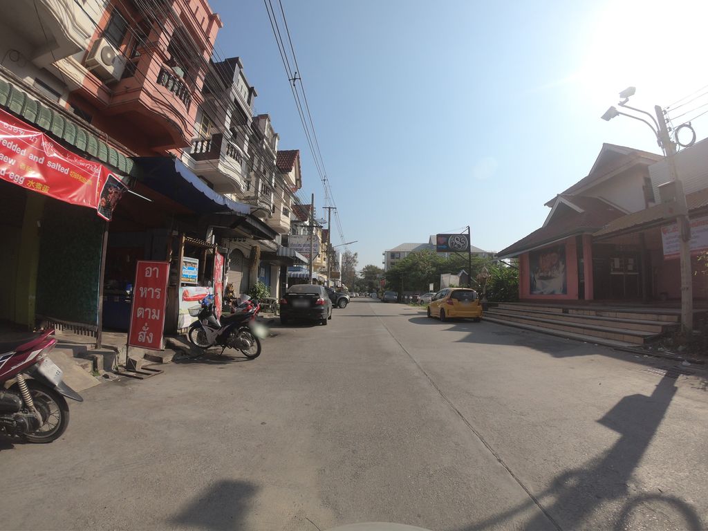 ภาพถนนตรงที่ ศูนย์บริการรถพยาบาล สยามทรานฟอร์เซอร์วิส ตั้งอยู่ ถ่ายโดย chanuwath_grab พ.ศ. 2562 (2019) · A street-level view of where ศูนย์บริการรถพยาบาล สยามทรานฟอร์เซอร์วิส · Brikan Rathopyaban Sayamtha Ran Fo Service Centre stands, by chanuwath_grab in 2562 (2019)