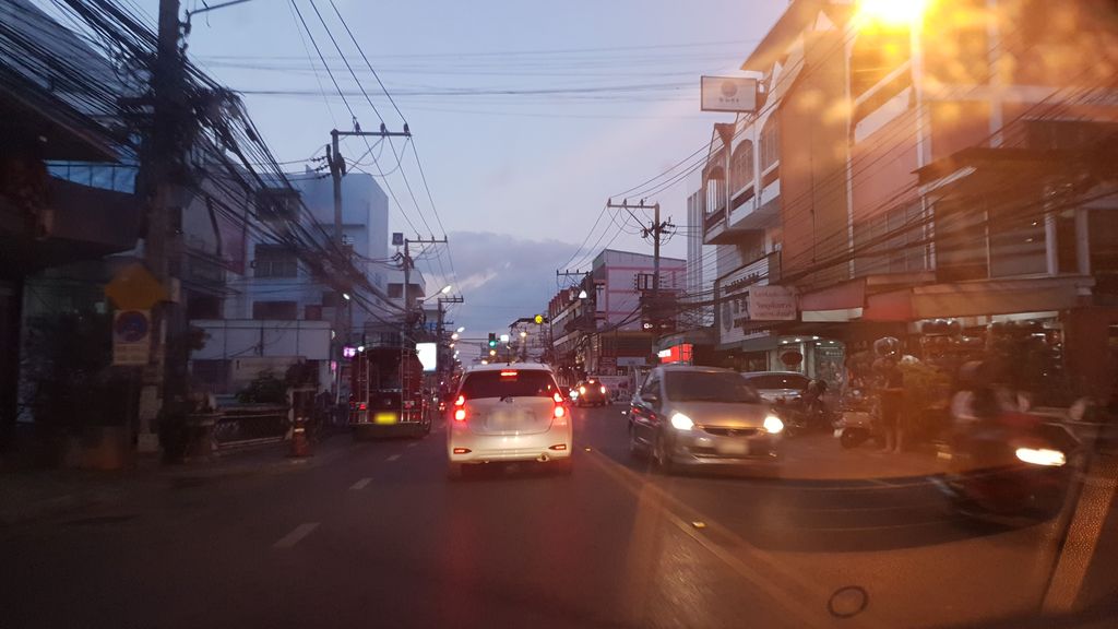 ภาพถนนตรงที่ สว่างจักรยาน ตั้งอยู่ ถ่ายโดย silamanee พ.ศ. 2561 (2018) · A street-level view of where สว่างจักรยาน · Sawangchakrayan stands, by silamanee in 2561 (2018)