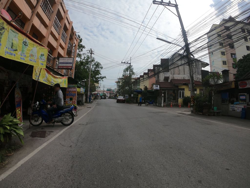 ภาพถนนตรงที่ เซนต้า แคร์ จำกัด ตั้งอยู่ ถ่ายโดย chanuwath_grab พ.ศ. 2562 (2019) · A street-level view of where Centa Care Translation stands, by chanuwath_grab in 2562 (2019)