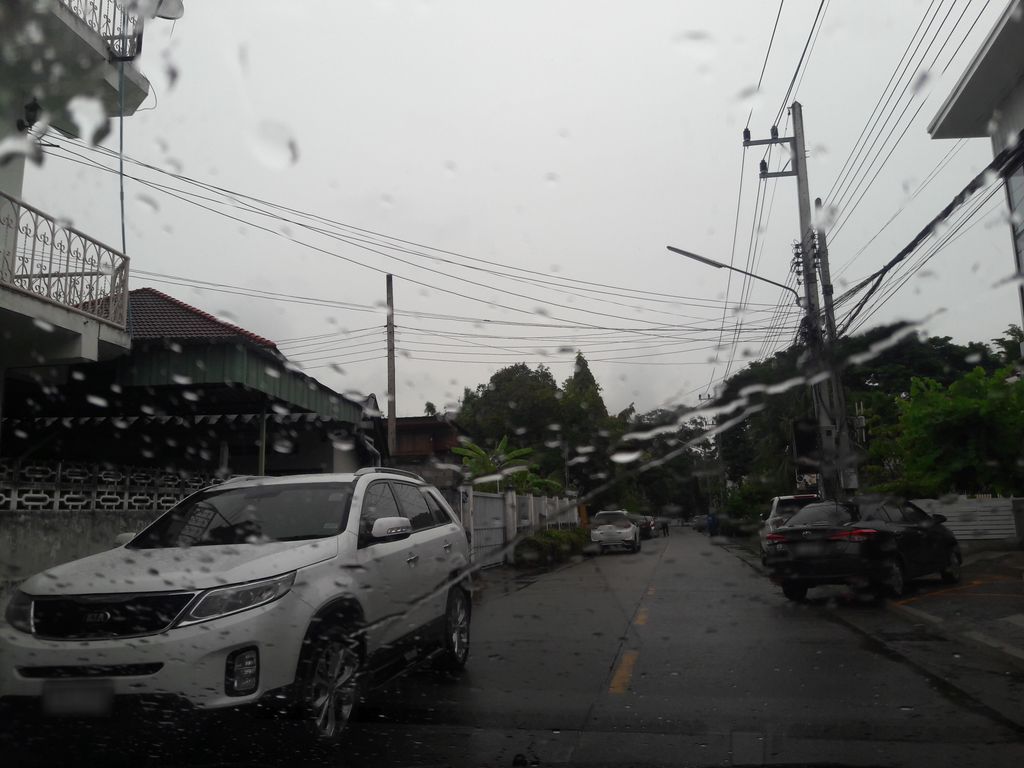 ภาพถนนตรงที่ ชีวาแคร์ คลินิกสมอง กายภาพบำบัด และกิจกรรมบำบัด ตั้งอยู่ ถ่ายโดย superbate พ.ศ. 2561 (2018) · A street-level view of where ChivaCare Brain, Physiotherapy & Occupational Therapy Clinic stands, by superbate in 2561 (2018)