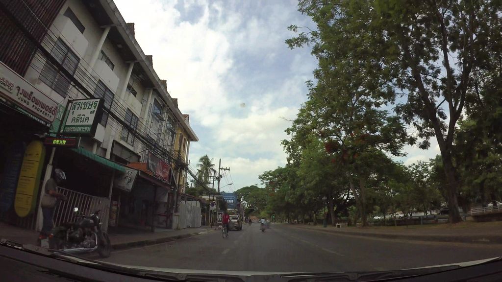 ภาพถนนตรงที่ ห้องเสื้อชุลี ตั้งอยู่ ถ่ายโดย kaart_3 พ.ศ. 2562 (2019) · A street-level view of where Chuli stands, by kaart_3 in 2562 (2019)