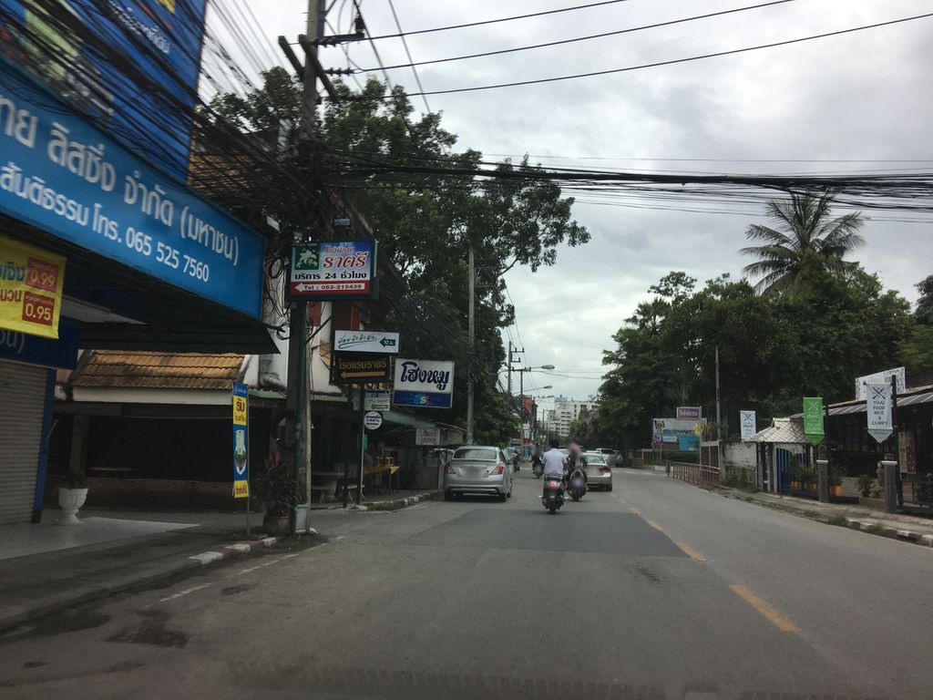 ภาพถนนตรงที่ เดนทัล พอยท์ 1 ตั้งอยู่ ถ่ายโดย wapriz พ.ศ. 2561 (2018) · A street-level view of where เดนทัล พอยท์ 1 · Dental Point 1 stands, by wapriz in 2561 (2018)