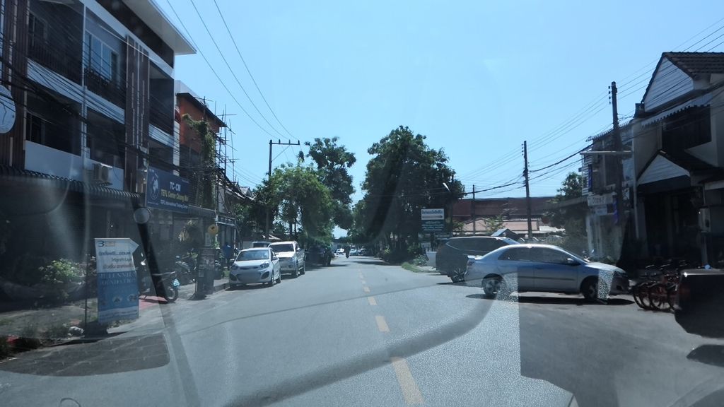 ภาพถนนตรงที่ คลินิกทันตกรรม เดอะวัน ตั้งอยู่ ถ่ายโดย charlesano พ.ศ. 2561 (2018) · A street-level view of where คลินิกทันตกรรม เดอะวัน · Thantakrarom The Wan Clinic stands, by charlesano in 2561 (2018)