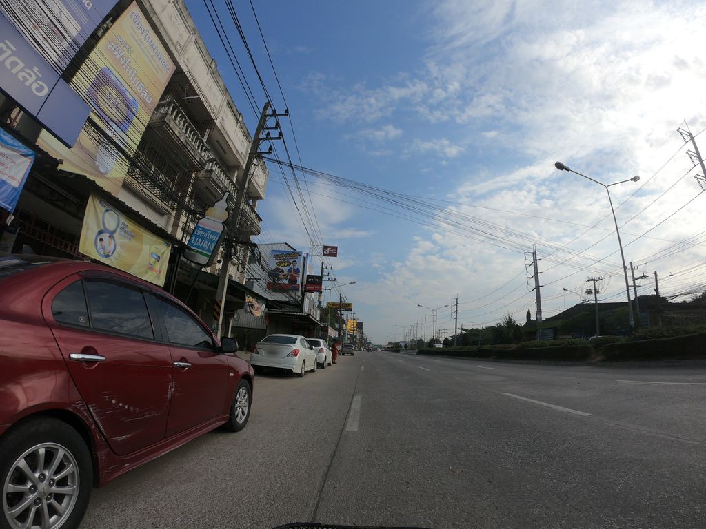 ภาพถนนตรงที่ สไมล์เฟสติวัล ตั้งอยู่ ถ่ายโดย chanuwath_grab พ.ศ. 2562 (2019) · A street-level view of where สไมล์เฟสติวัล · Smile Festival stands, by chanuwath_grab in 2562 (2019)