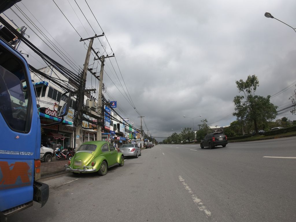 ภาพถนนตรงที่ คลินิกทันตกรรมรวมโชค ตั้งอยู่ ถ่ายโดย chanuwath_grab พ.ศ. 2562 (2019) · A street-level view of where คลินิกทันตกรรมรวมโชค · Thantakrarom Ruamchok Clinic stands, by chanuwath_grab in 2562 (2019)