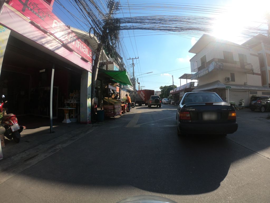 ภาพถนนตรงที่ ไอสไมล์พลัส (สันติธรรม) ตั้งอยู่ ถ่ายโดย chanuwath_grab พ.ศ. 2562 (2019) · A street-level view of where ไอสไมล์พลัส (สันติธรรม) · Aisamaiphlat (Santitham) stands, by chanuwath_grab in 2562 (2019)