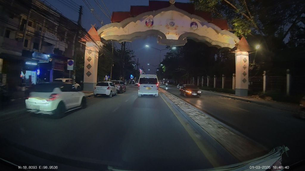 ภาพถนนตรงที่ คลินิกทันตกรรมม่อนปาย ตั้งอยู่ ถ่ายโดย ThailandCambodia พ.ศ. 2569 (2026) · A street-level view of where คลินิกทันตกรรมม่อนปาย · Thantakrarom Mon Pai Clinic stands, by ThailandCambodia in 2569 (2026)