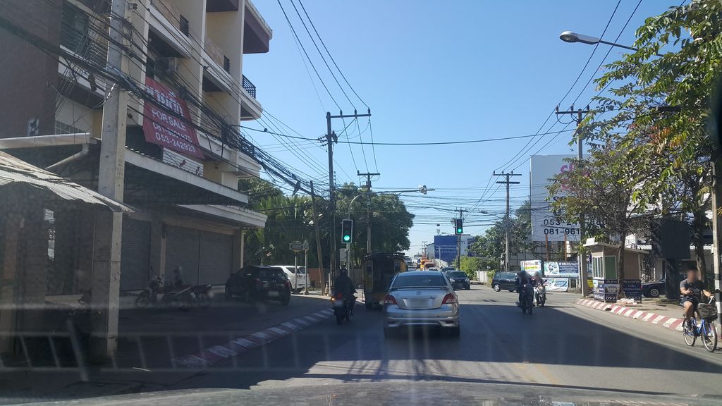ภาพถนนตรงที่ ทำ Thamm  เดนทรัล สตูดิโอ ตั้งอยู่ ถ่ายโดย jrcarlsen พ.ศ. 2561 (2018) · A street-level view of where ทำ Thamm  เดนทรัล สตูดิโอ stands, by jrcarlsen in 2561 (2018)